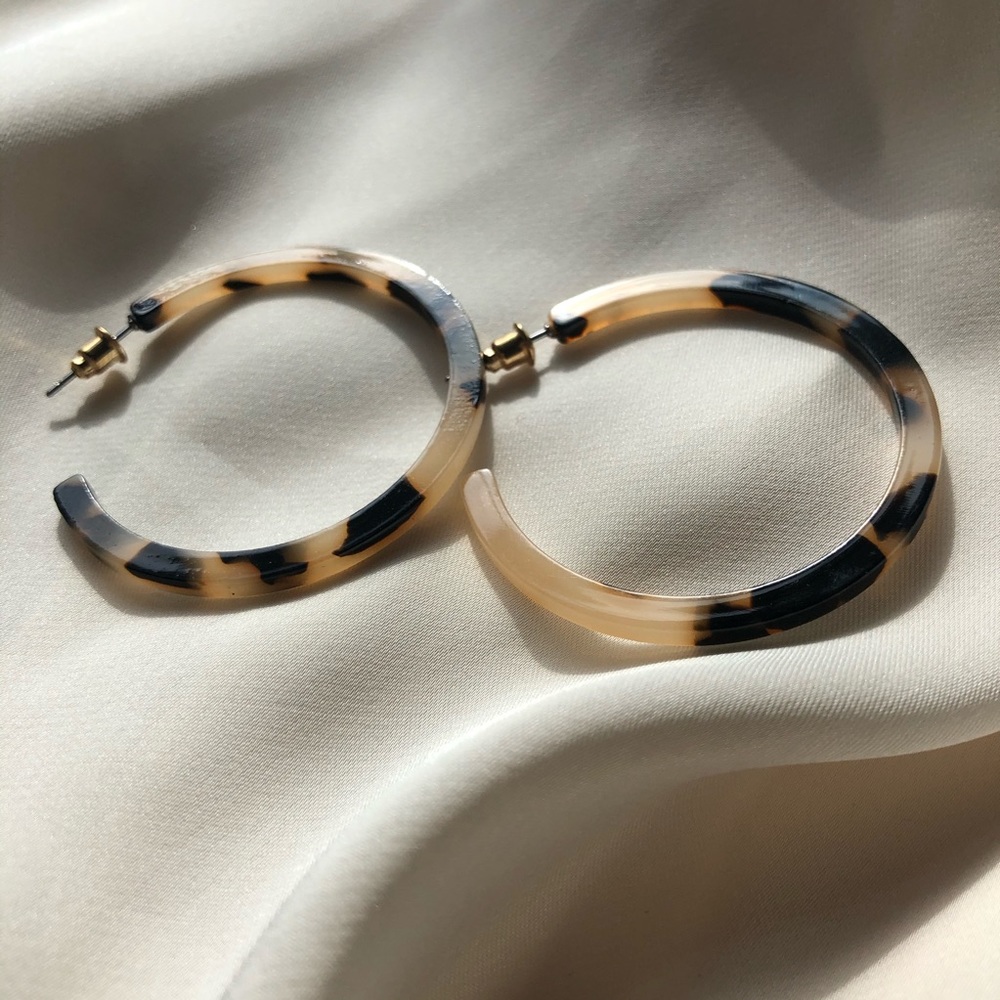 Leopard Pattern Hoop Earrings - Picture 2 of 7